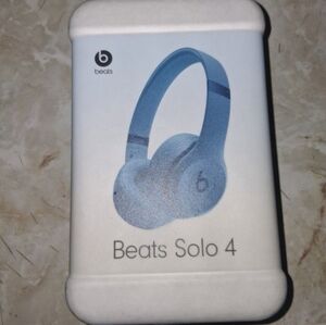 Beats by Dre Solo 4 Headphones - Cool Blue
